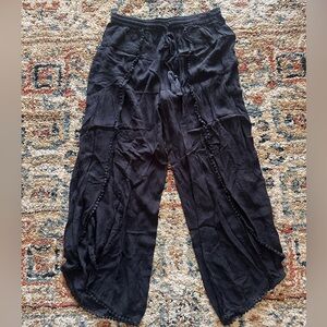 Angie boho high slit capris SIZE: SMALL